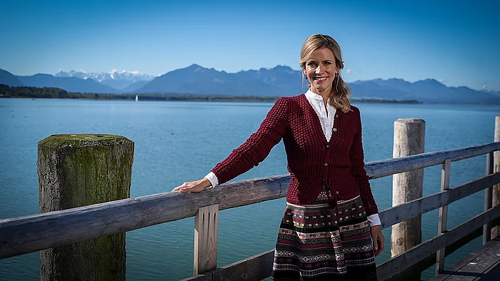 Sonja Weissensteiner auf dem Dampfersteg in Chieming