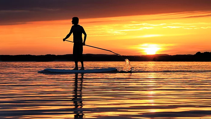 Surfer im Abendrot