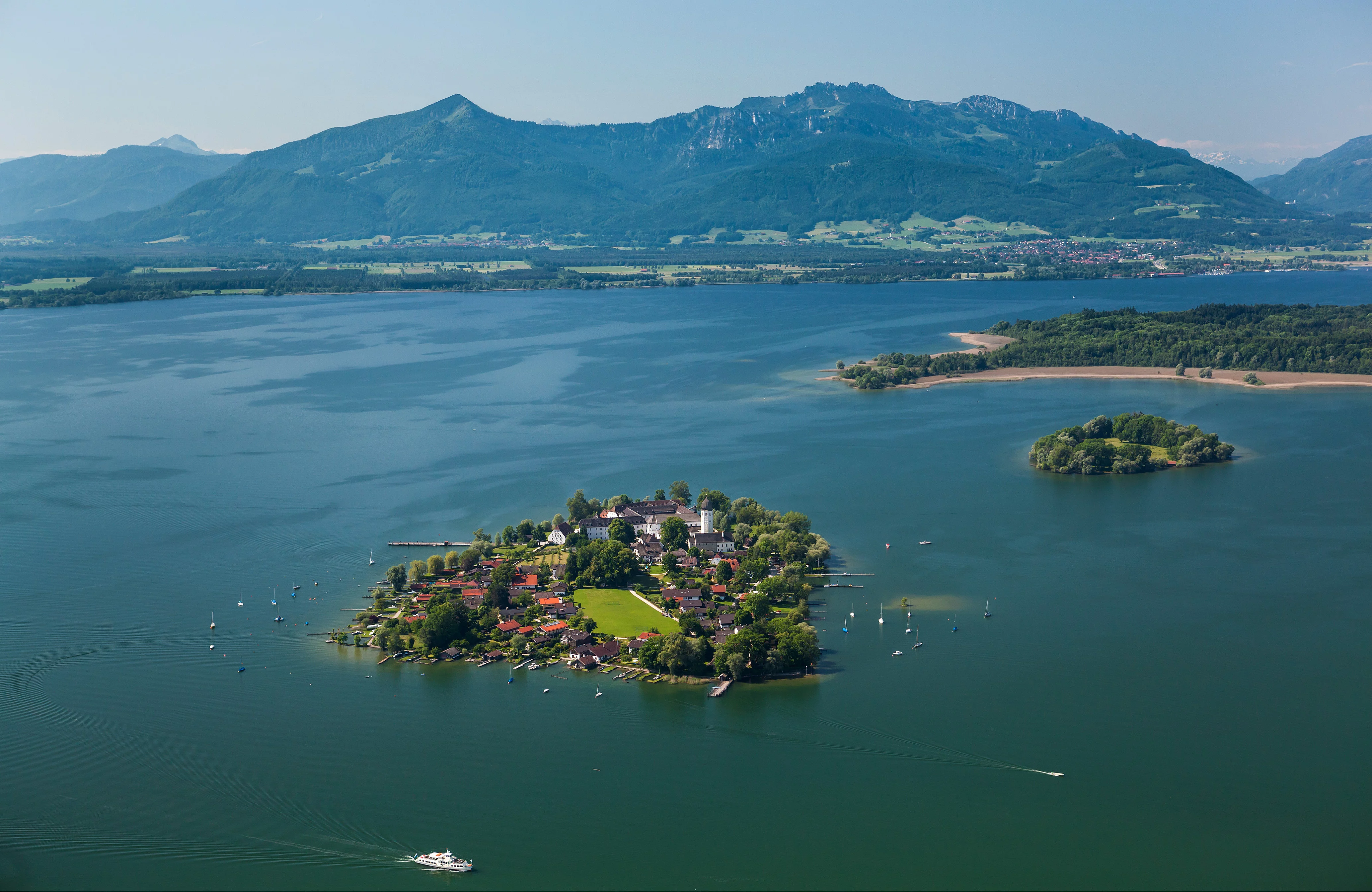 Luftaufnahme von Frauen- und Herreninsel Luftaufnahme von Frauen- und Herreninsel