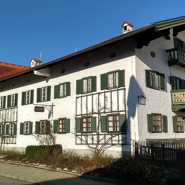 Gesamtansicht Haus des Gastes mit Tourist-Info in Chieming