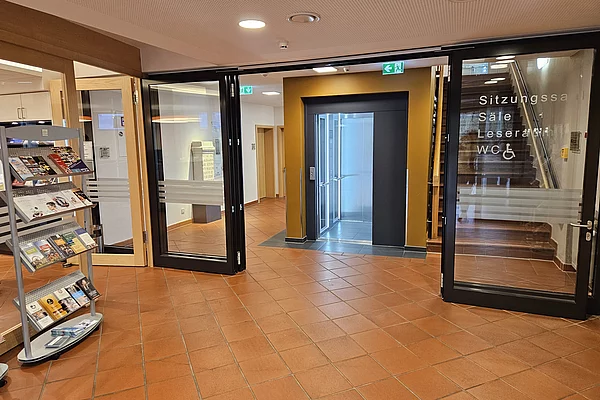 Eingangsbereich der Tourist-Info Chieming