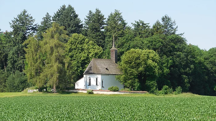 Blick auf das Kirchlein St. Johann in Stöttham
