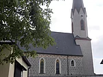 Außenansicht der Kirche Sankt Laurentius in Hart